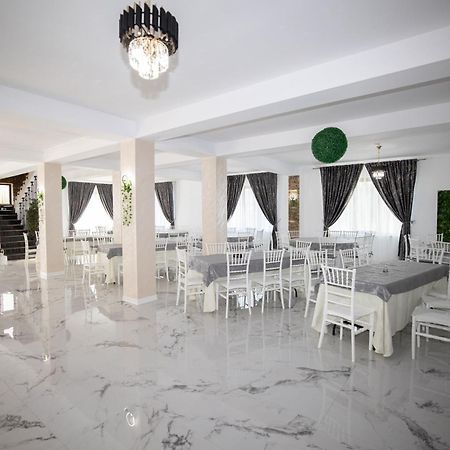 Hotel Rem Garden Novaci-Străini Exteriér fotografie