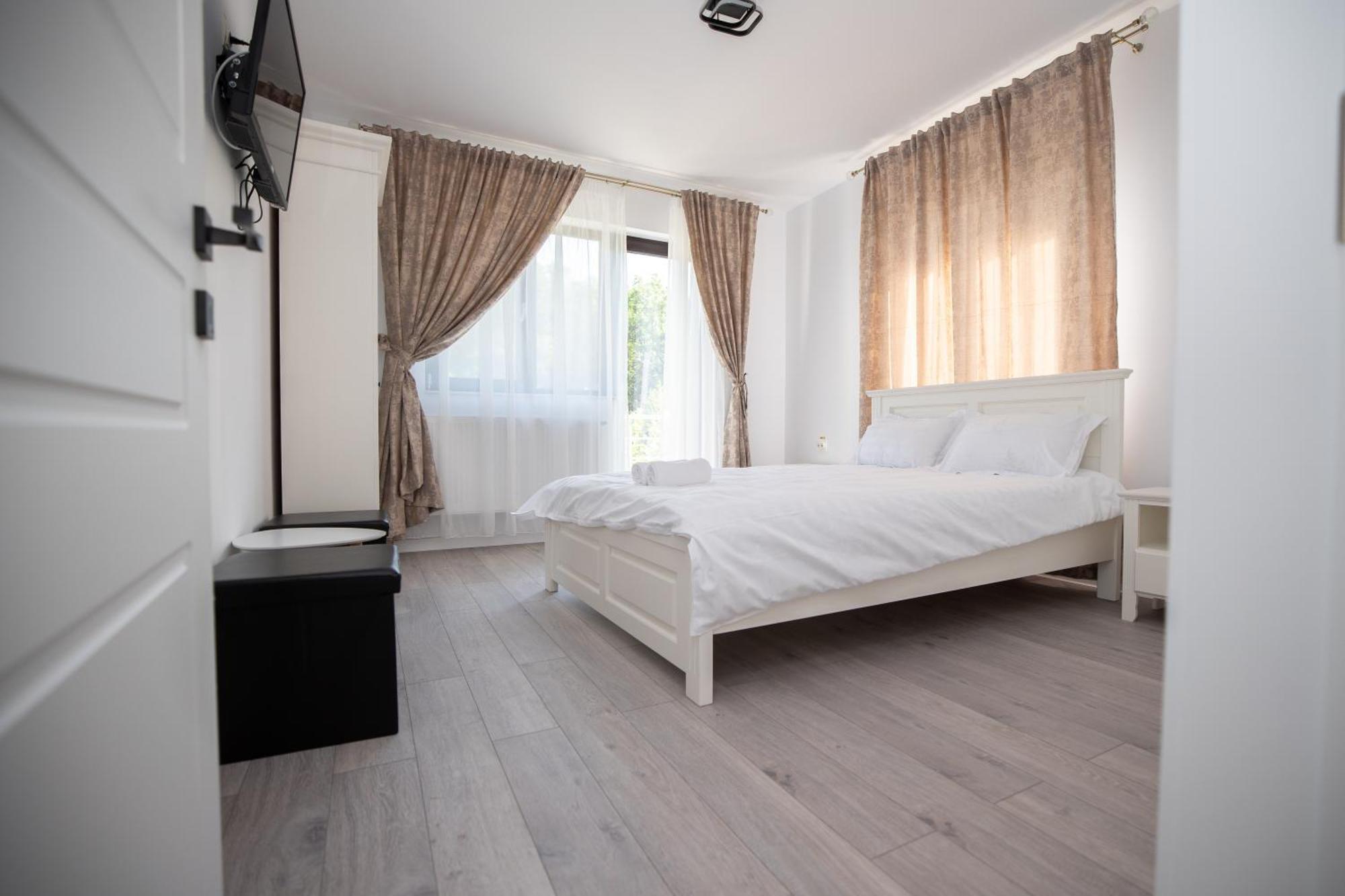 Hotel Rem Garden Novaci-Străini Exteriér fotografie