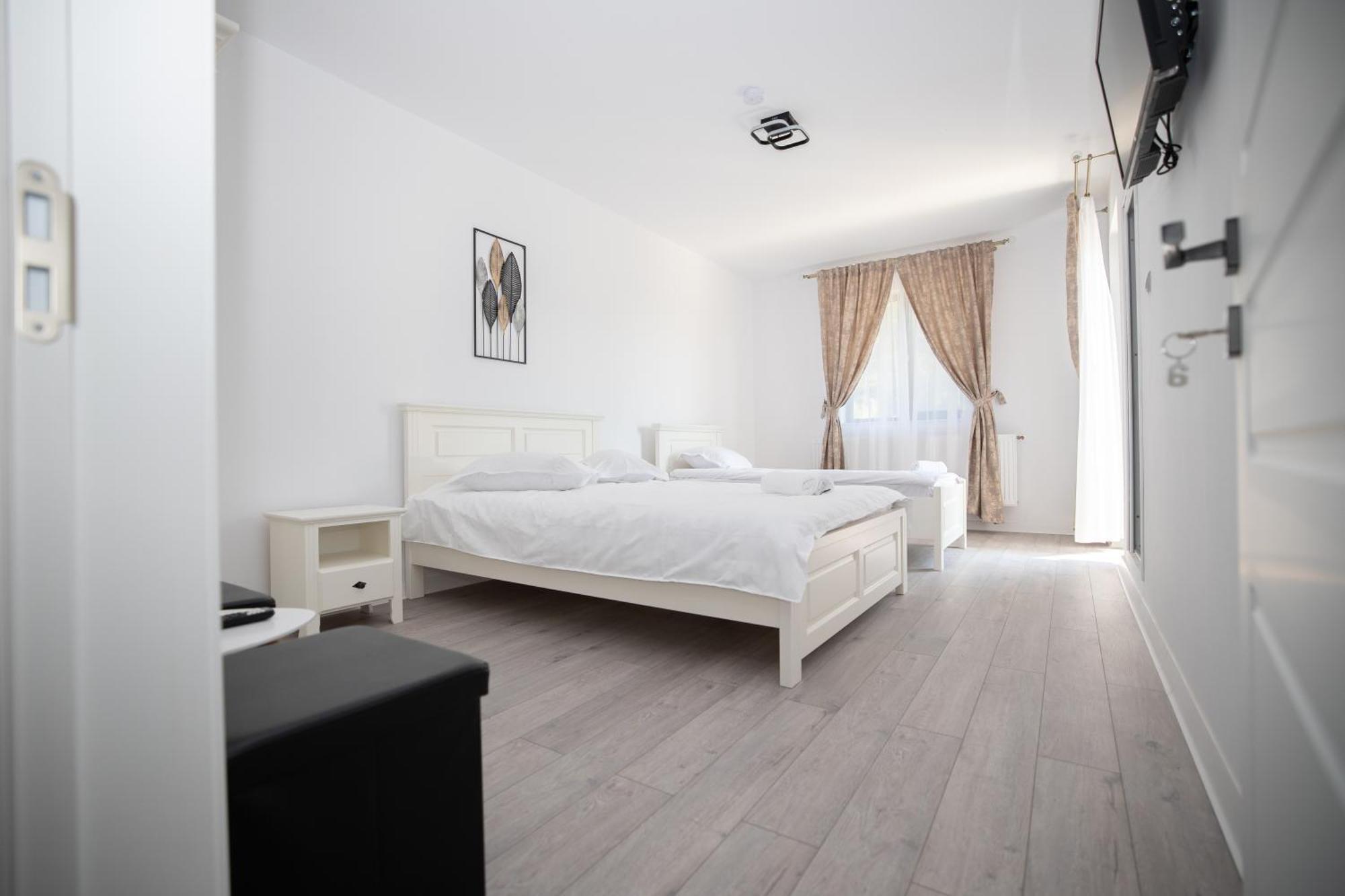 Hotel Rem Garden Novaci-Străini Exteriér fotografie