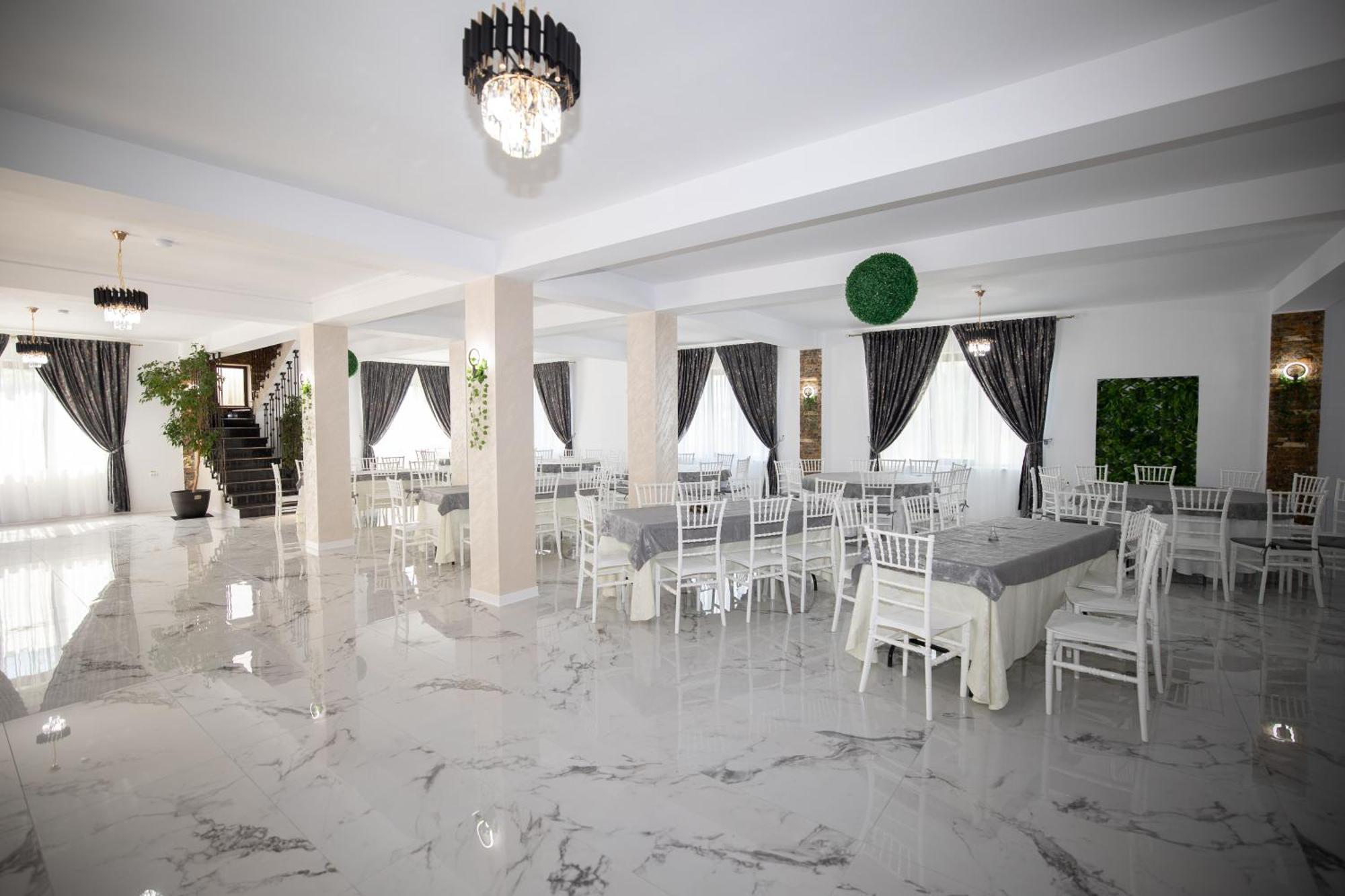 Hotel Rem Garden Novaci-Străini Exteriér fotografie