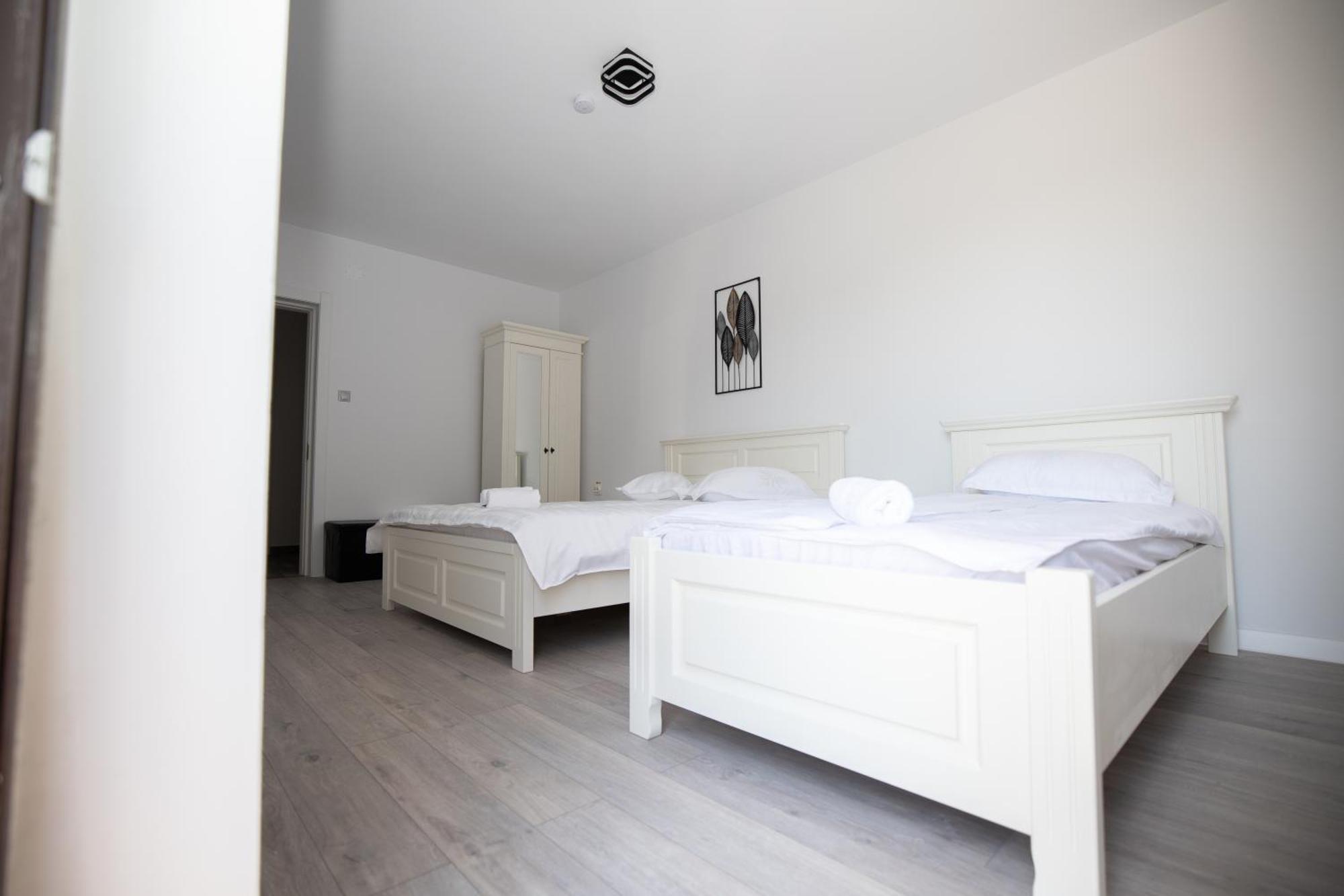 Hotel Rem Garden Novaci-Străini Exteriér fotografie